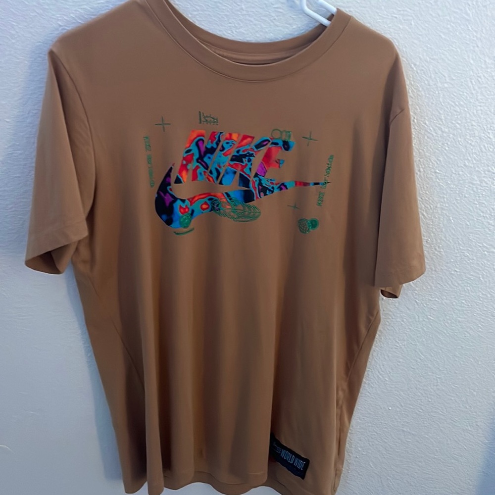 Nike world wide tee
